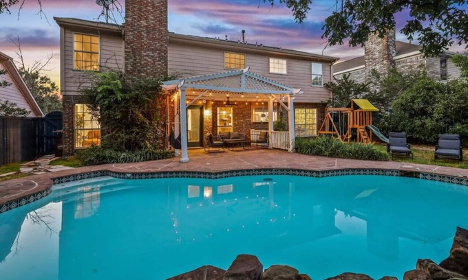 Dallas House | Stylish Jungle Retreat with Pool & Scenic Views Await