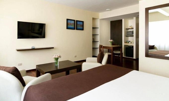 El Centro Hotel | Stylish Junior Suite for Weekend Getaway by Austral University