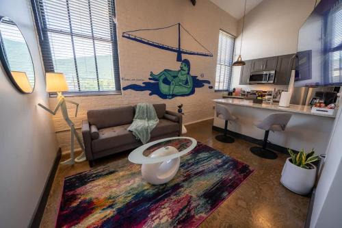 Buchanan Apartment | Modern King bed Apartment next to Brewery
