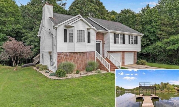 Gainesville House | Lakefront Getaway with Private Dock and Hot Tub