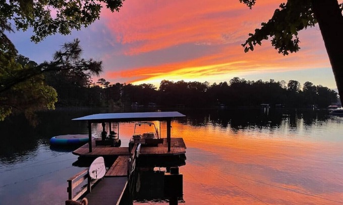 Buford House | Lakefront Retreat: Guest Rated 10/10 with Pool & Breakfast