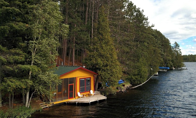 Isabella Cabin | Pet-Friendly Modern Lakeshore Cabin in Superior National Forest