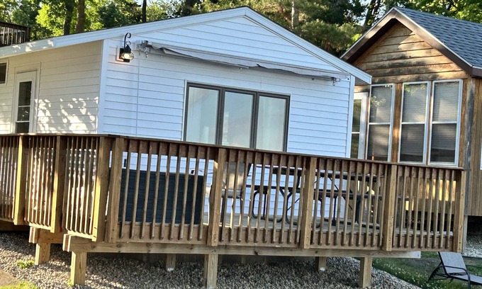 Alexandria Cabin | Panoramic Lakeside Cabin with Oceanfront Views & Deck