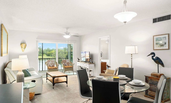 Oldsmar Condo | Modern Lakeside Condo 🌅 | 2 Bed, 1 Bath | Oldsmar, FL