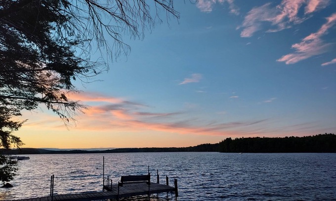 Oakland Cabin | Guest Rated 10/10: Modern Lakeside Cabin at East Pond