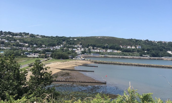 Goodwick House | Beachfront Family Haven with Ocean Views & Pet-Friendly Perks