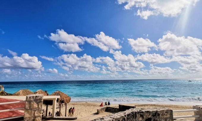 Zona Hotelera Villa | Elegant Villa on Caribbean Beach with Ocean Views & Pool