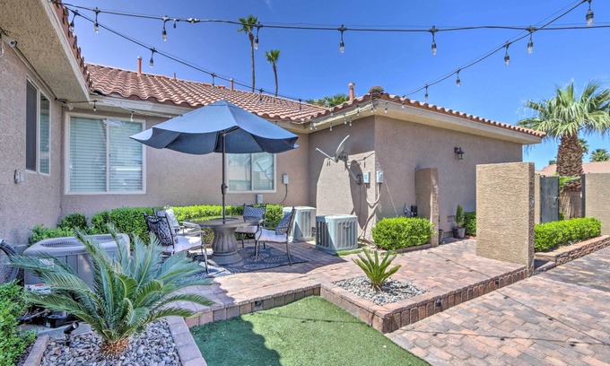 Las Vegas House | Contemporary Las Vegas Retreat: Near The Strip & Spa Access