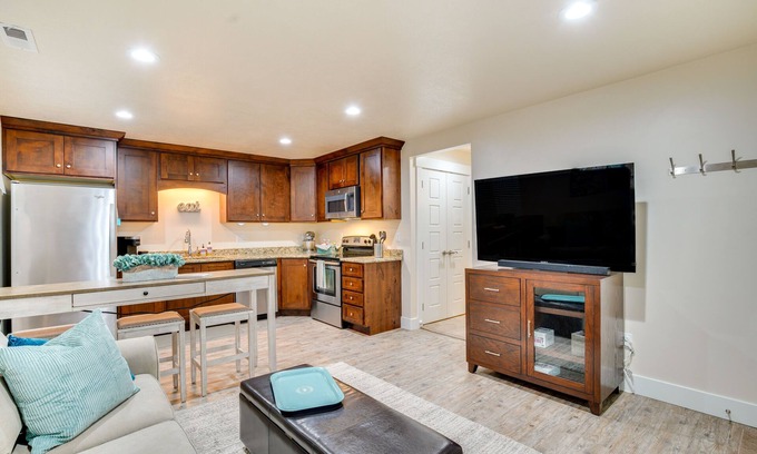 Lehi Apartment | Stylish Lehi Apartment: Steps from Thanksgiving Point