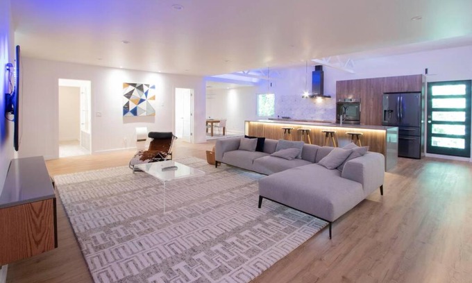 Kirkland Apartment | Stylish Retreat in Kirkland – Rated 9.3 by Guests