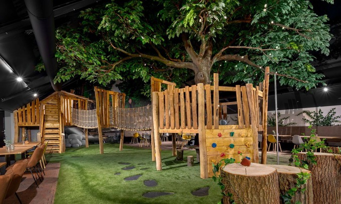 Schaijk House | Modern Lodge Amidst Lush Greenery with Pet-Friendly Perks