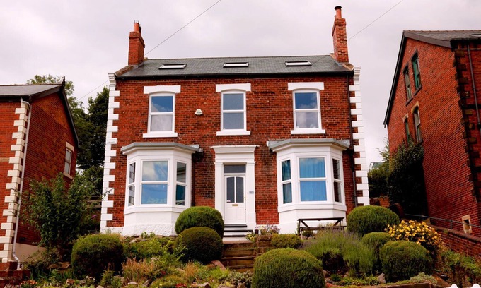 Heeley Apartment | Exceptional Valley Views from a Modern Flat in Sheffield