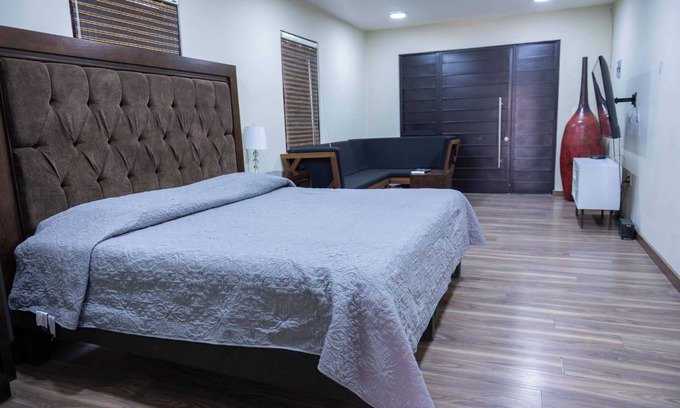 Torreon Apartment | Cozy Loft Apartment for Two with Kitchen & Breakfast