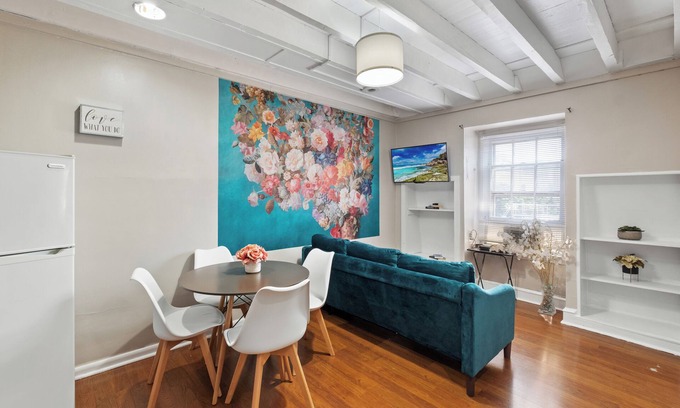 Washington Square West Apartment | Stylish Loft Apartment in Center City with Top Amenities