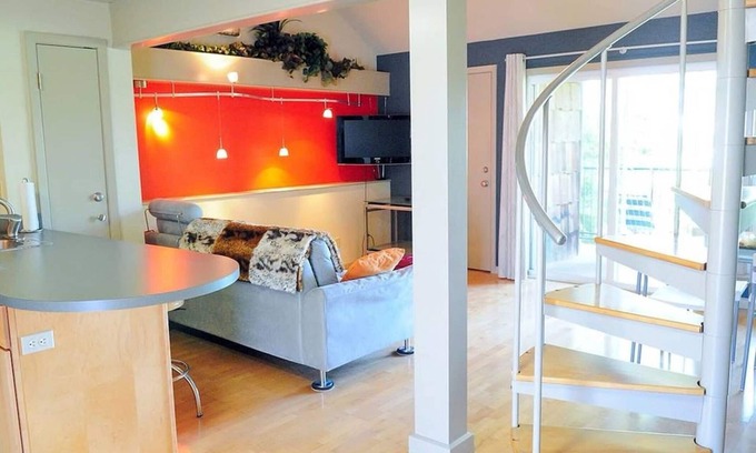 Barton Hills Condo | Prime Loft in ATX | Walk to Zilker Park, Rated 9.8/10