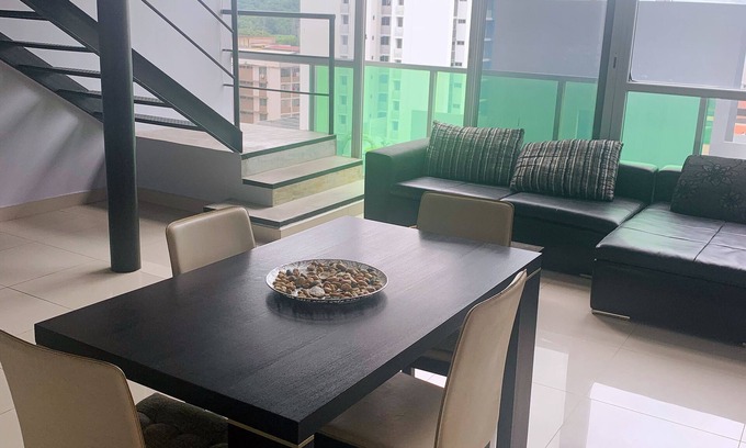 El Cangrejo Apartment | Modern Loft Apartment with City Views and Pool Access