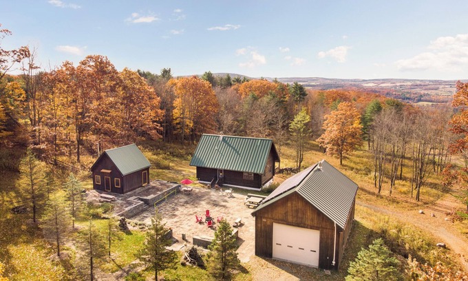 Spencer Cabin | Unique Log Home Retreat with Yoga Studio Near Ithaca