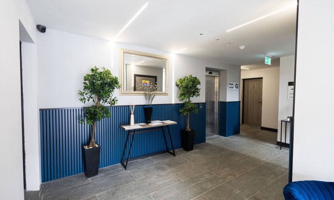 West Finchley Apartment | Modern London Apt: 2 Bed,2 Bath