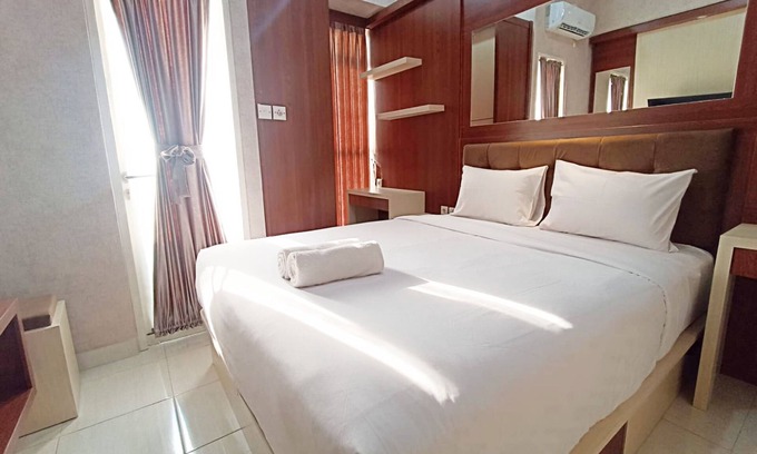 Semarang Apartment | Cozy Studio with Kitchen and Breakfast at Amartha View