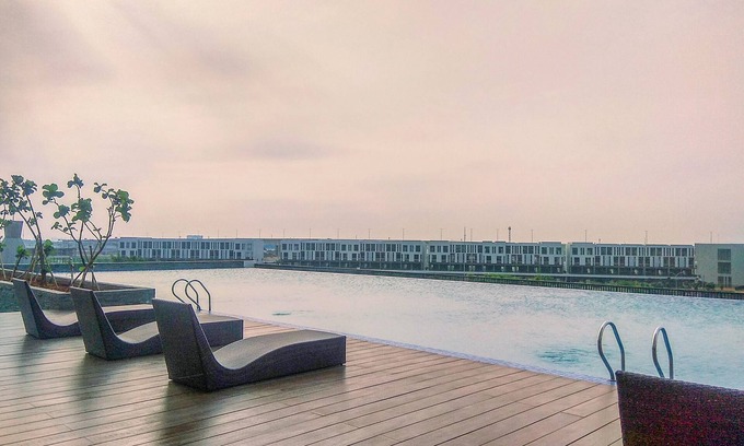 Cikarang Apartment | Relaxing Studio Retreat with Pool at Vasanta Innopark