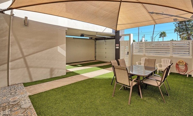 Centro House | Modern Town Home Near Beach | 10/10 Guest Rated Getaway