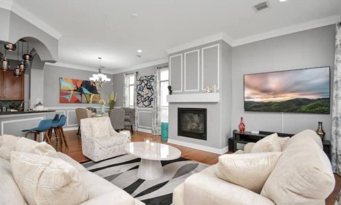 Washington Ave./ Memorial Park House | Exceptional Modern Home with Spa & Hot Tub - 10/10 Rated