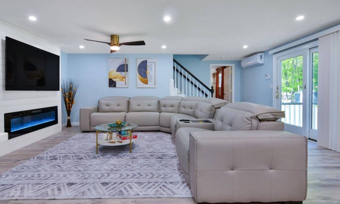 Methuen House | Elegant Newly Renovated Unit with Child-Friendly Amenities