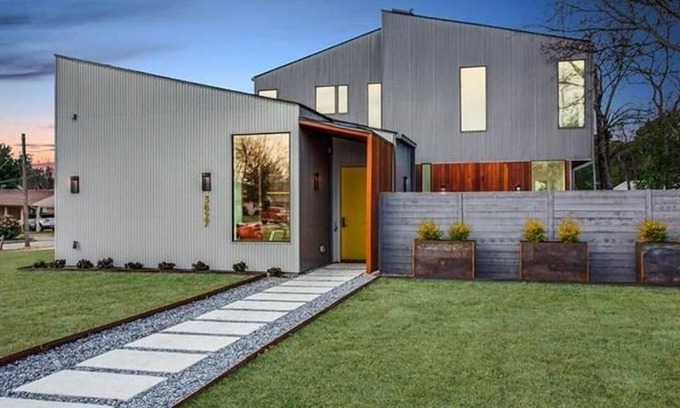 Northwest Dallas House | Modern Midway Hollow Retreat with Yard & Family Amenities