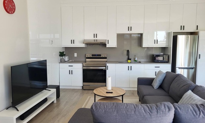 Abbotsford Apartment | Pet Friendly Retreat with Kitchen & Top Guest Rating 10/10