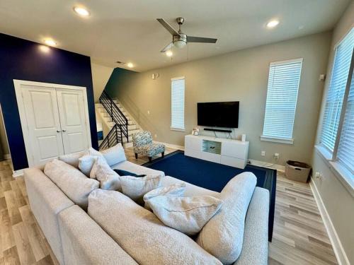 OST - South Union House | Modern Luxury 3 Bed 3 bath Home with Workstation, 2 Car Garage!