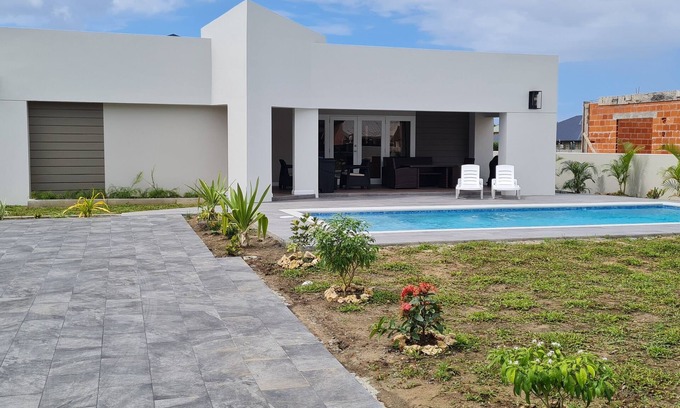 Bon Accord Village Villa | Elegant 4-Bedroom Villa with Ocean View Near Crown Point