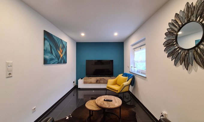 Stammheim Apartment | Elegant Apartment in Cologne with Pool and Parking Space