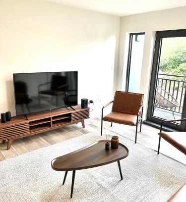 Quincy Apartment | Pet-Friendly Modern Apartment in Quincy for Your Getaway