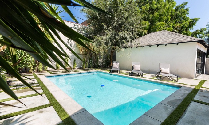 Larchmont House | Stylish Bungalow with Pool and Ocean Views in Larchmont
