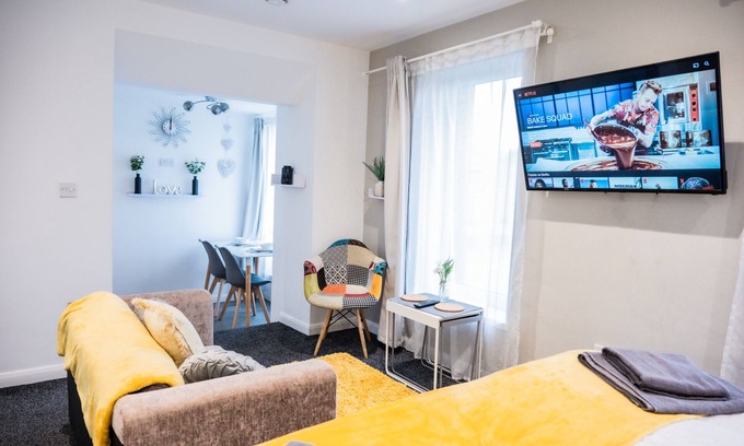 Kirkheaton Apartment | Top-Rated Modern Apartment with Kitchen & Family Amenities