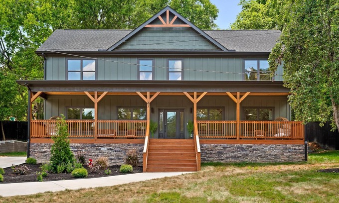 Rossville House | Modern Luxury + Comfort Pet-Friendly Home Close to Chattanooga