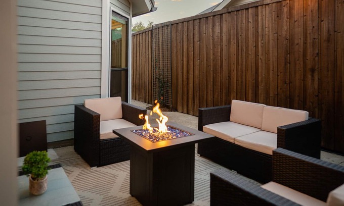 Cowley House | Guest Rated: Modern Executive Home with Pet-Friendly Amenities