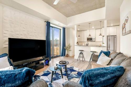 Northeast South Bend Apartment | Modern Luxury High Rise 2 Bed Rooms Washer/Dryer