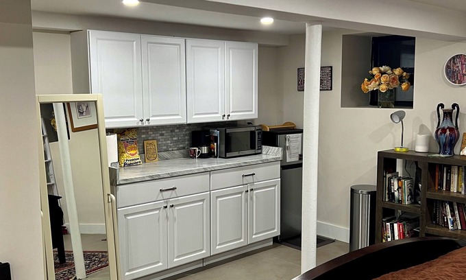 Brooklyn Apartment | Stylish Basement Studio Close to Subway in Brooklyn