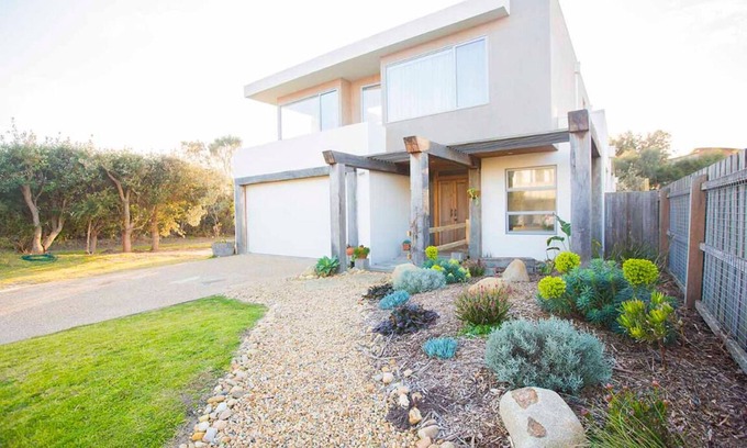 Cape Woolamai House | Elegant Retreat Steps from the Beach with Pool & Breakfast