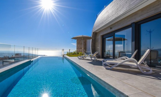 Salobrena Villa | Elegant Villa with Sea Views & Heated Pool - Rated 10/10