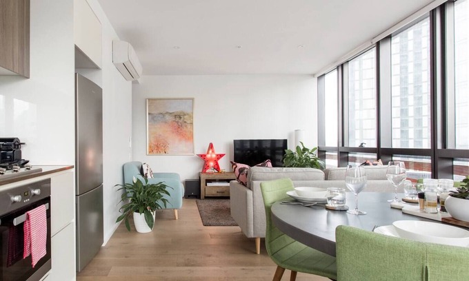 Docklands Apartment | Discover Modern Magic on Yarra River with Pool & Spa