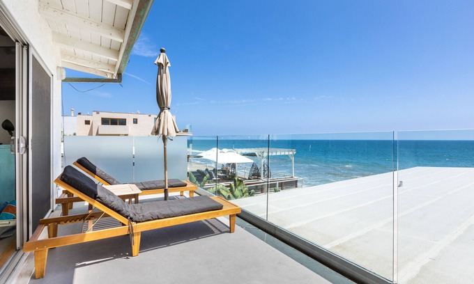 Los Angeles County Condo | Beachfront Malibu Road Retreat with Ocean Views & AC