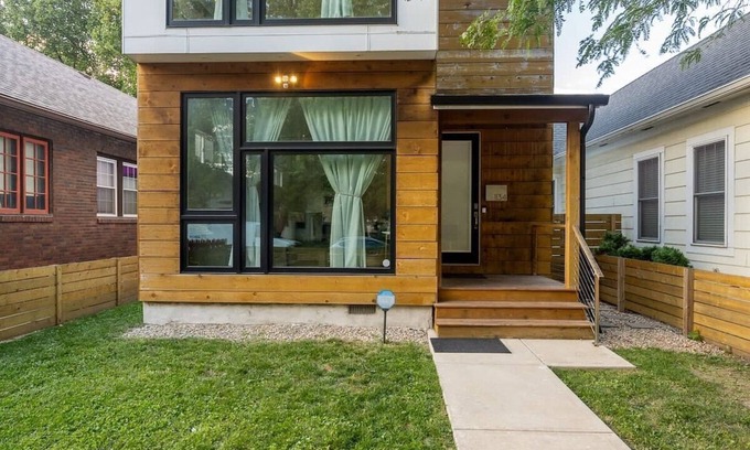 Fountain Square House | Stylish Mansion with Hot Tub & Rooftop Patio - Rated 9/10