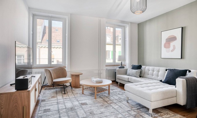 Basel City Centre Apartment | Modern Matthäus 3 Room with Kitchen Near Market