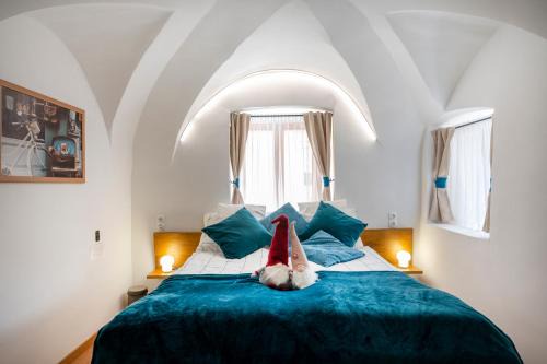 Koszeg Apartment | Romantic Retreat with Fireplace and Bathtub in Centrum