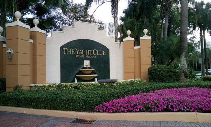 Aventura Apartment | Premier Miami Yacht Club: Pool, Spa & Golf Near Beach