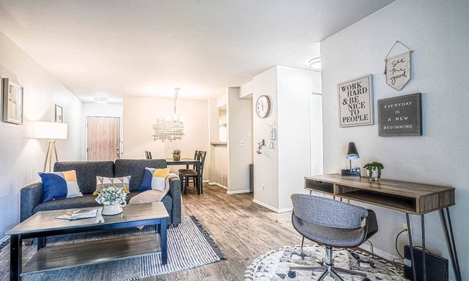 Bridle Trails Condo | Stylish Redmond Campus Condo with Balcony & Great Amenities