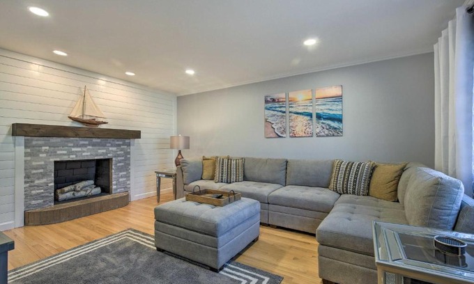 Middletown Apartment | Modern Middletown Retreat: Pet-Friendly with Spa Access