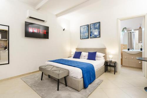 San Jacopino House | Modern Minimalist Loft with Terrace and Parking